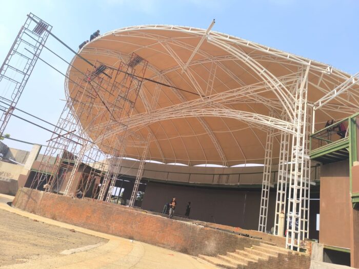 tenda membrane amfiteater